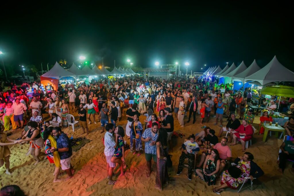 Vivencie o Fest Bossa & Jazz 2024 na Praia da Pipa e relaxe no luxuoso Hotel Kilombo Villas em Sibaúma. Música, cultura e conforto de 15 a 18 de agosto.